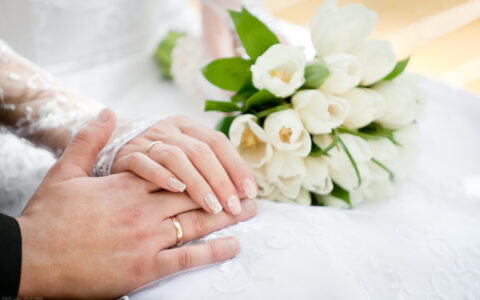 夫妻一方出轨怎么办离婚及婚内出轨离婚处理方法