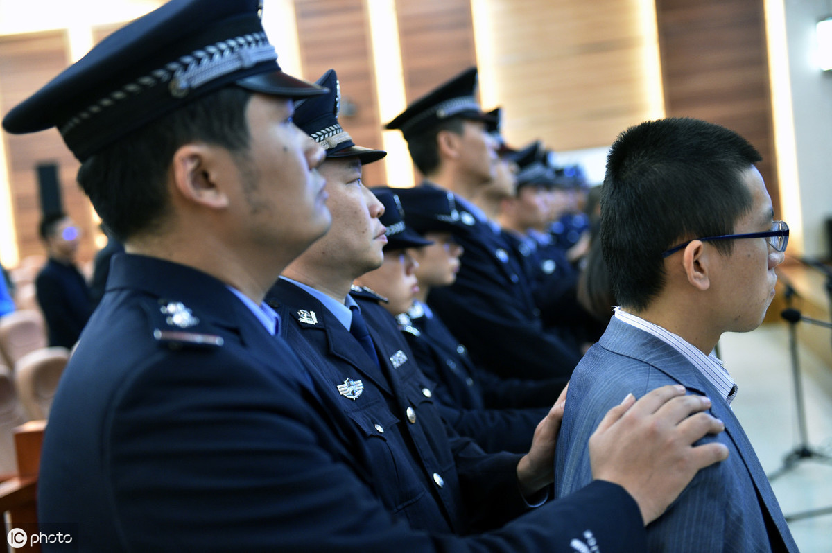 判缓刑和免予刑事处罚一样吗？会留下案底吗？