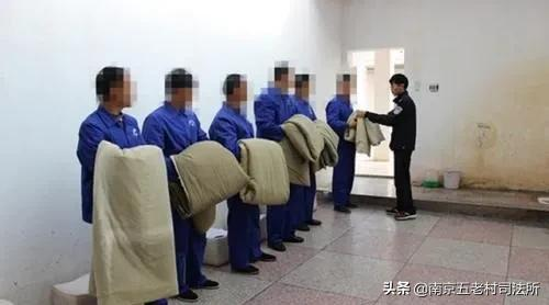 进了看守所后，在什么时间段请律师最合适呢？