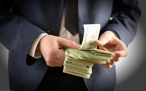 欠款两万值得打官司吗及2万的经济纠纷的解决方式