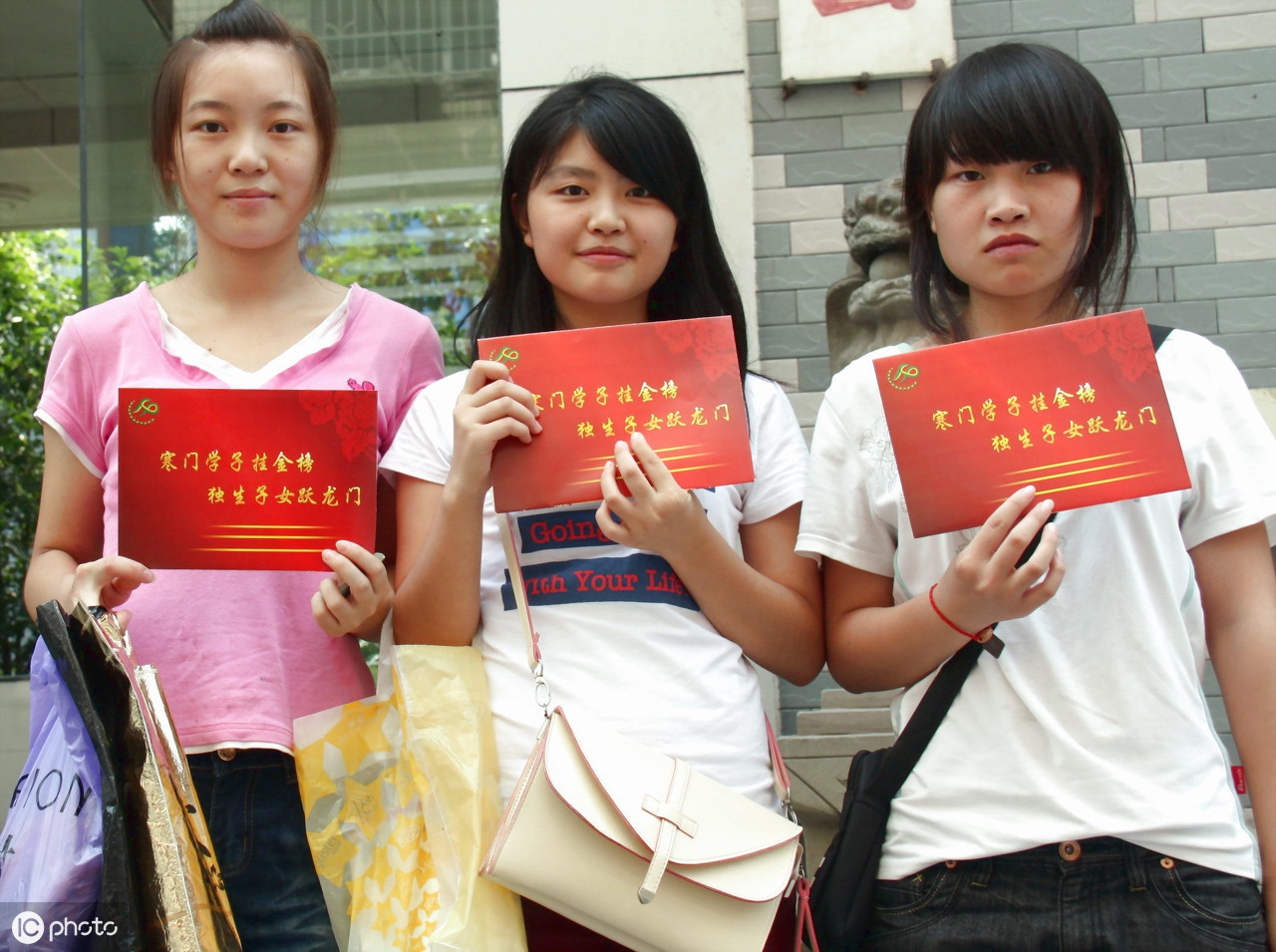 大学生贫困补助申请书范文