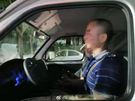 开车抽烟，不可以