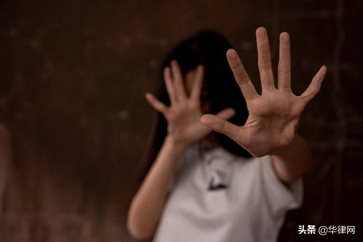 托管班大爷多次猥亵强奸女童还纠缠不休，猥亵儿童会怎么定罪？