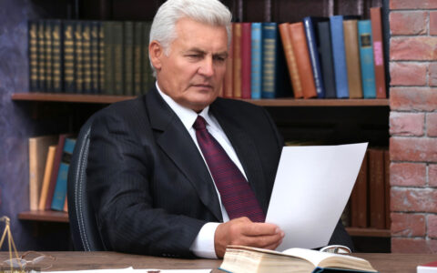 交通事故律师费标准是多少及交通事故律师收费价目表