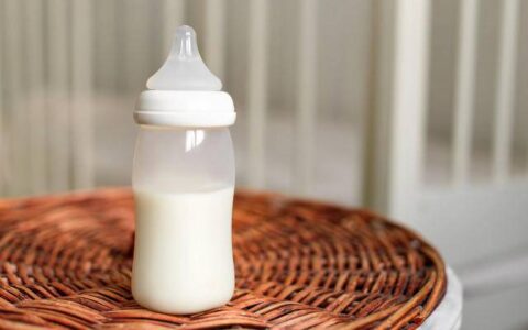 女职工哺乳期时间规定是什么及解雇哺乳期员工赔偿标准