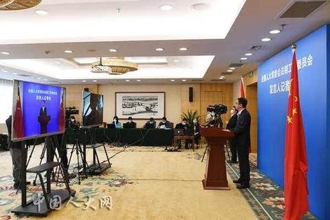 妇女权益保障法修订草案增加规定：明确不得因婚、孕、产等情形限制女职工晋职晋级