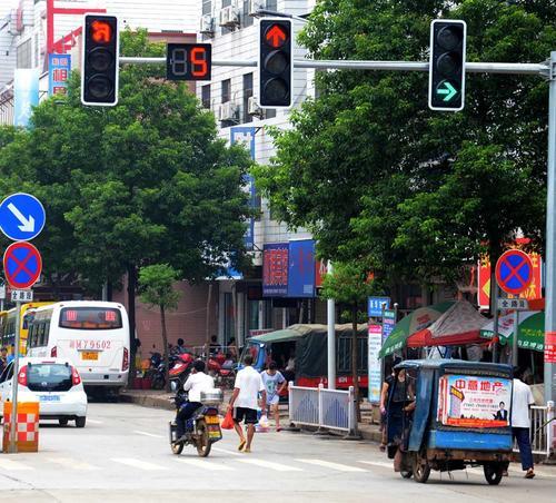 误闯红灯怎么办？学会这个方法，保住6分和200元