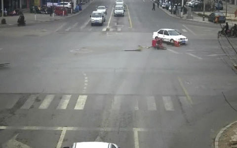 闯红灯扣分吗及2024交通新规闯红灯