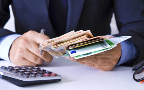 拖欠工资怎么办及关于拖欠工资的最新法律