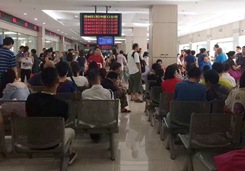 房产过户给家庭成员，2021年新规有变，父母、子女、夫妻都需留意