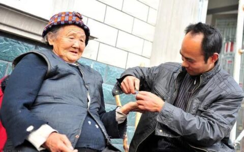 子女不赡养老人会有什么法律责任及出嫁女赡养父母标准