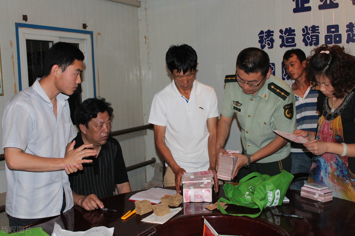 拖欠工资超30天或达到5000元算犯罪，可以判刑！工人讨薪投诉建议