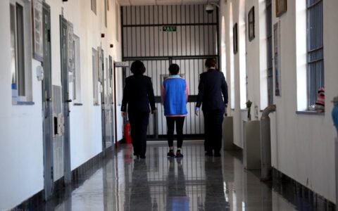 行政拘留所和看守所的区别及聚众扰乱公共秩序罪刑事拘留时间