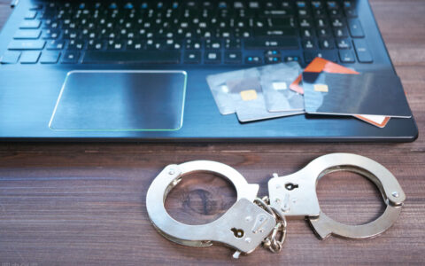 律师刑事辩护多少钱及刑事案件选择律师注意事项