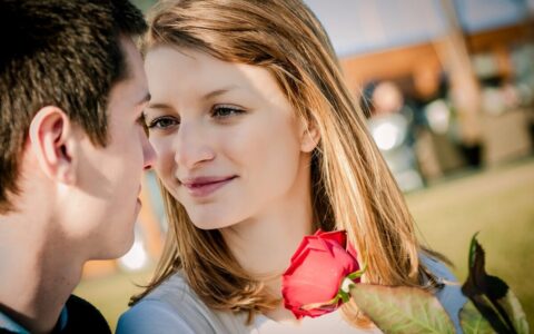 强奸幼女判几年及强奸幼女构成强奸罪