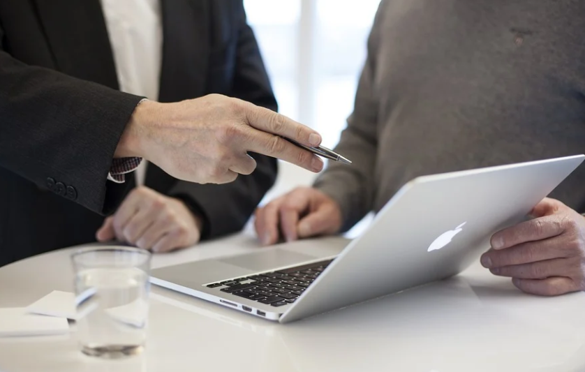 吴灵辉：合同纠纷当中律师的收费标准是多少？