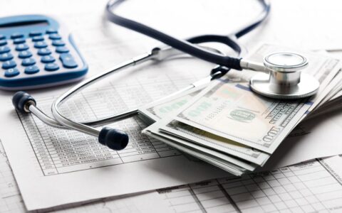 上海市病假工资怎么计算及上海职工病假工资发放标准