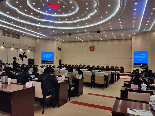 《湖北省人口与计划生育条例》修改：增加产假60天、新设10天育儿假，假期工资奖金照发