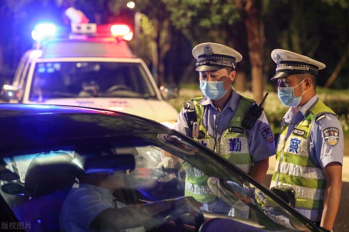 发生交通事故后，如何快速地处理交通事故？