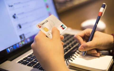 离婚过错方少分或不分财产及可以多分财产的三种情况