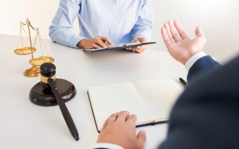 企业法律顾问律师价格及法律顾问一年收费标准