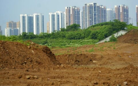 土地使用权怎么转让及2025年土地确权新政策