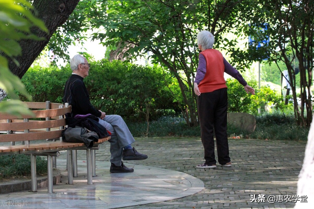 农村养老保险只交15年，满60岁以后每月能领多少养老金？一文解惑