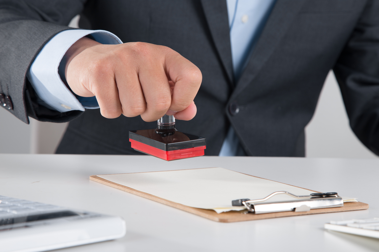 合同没盖骑缝章能生效吗