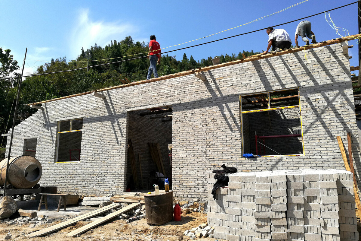 农村集体土地上房屋拆迁补偿的依据