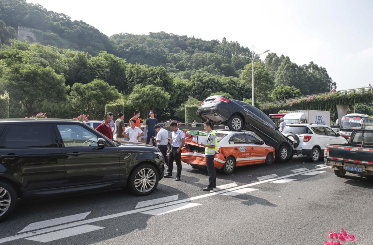 ​有3种“特殊追尾”，是属于前车责任的，老司机：记好不吃亏