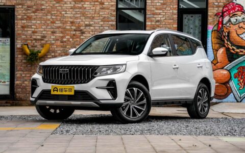 闯黄灯扣6分罚多少钱及2025年新交规闯黄灯的处罚