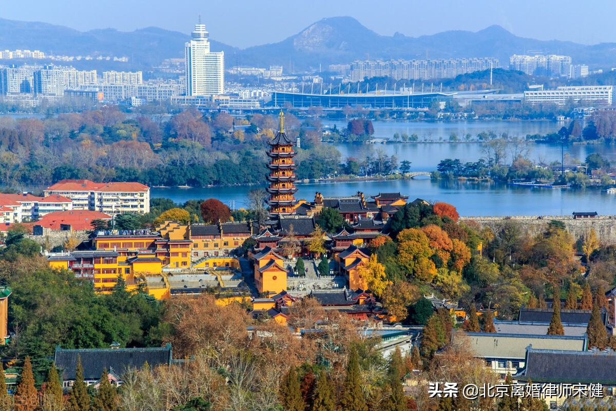 离婚后就房产发生纠纷的应该由哪个法院管辖？