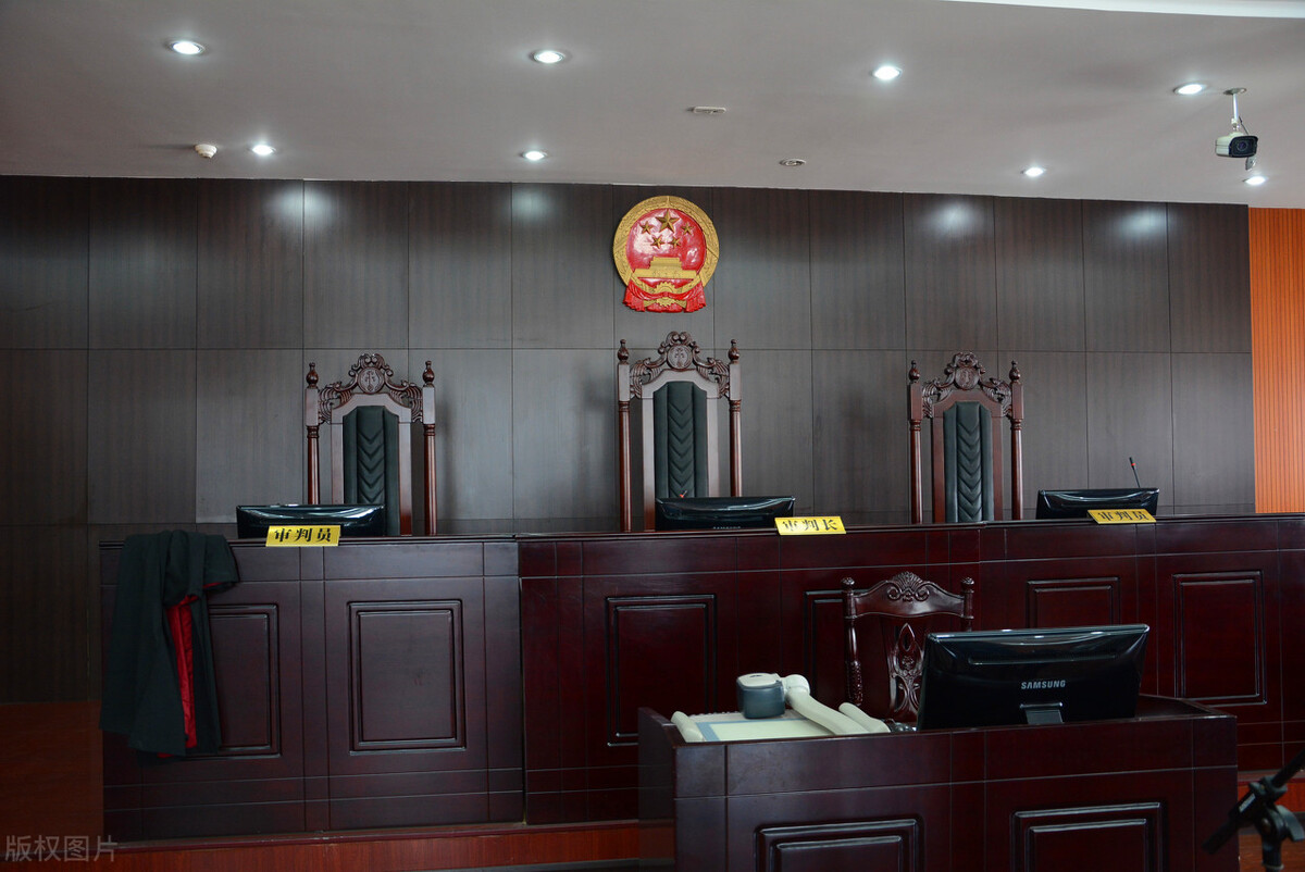 面对性侵，女子主动递上安全套：男子的行为能认定强奸罪吗？