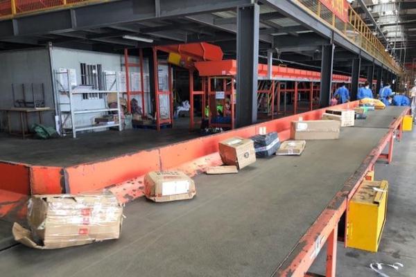 快递放小区门口后遗失，谁担责？专家解析疫情期间快递纠纷