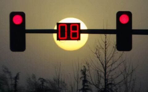 救护车可以闯红灯吗及红灯礼让救护车正确方法