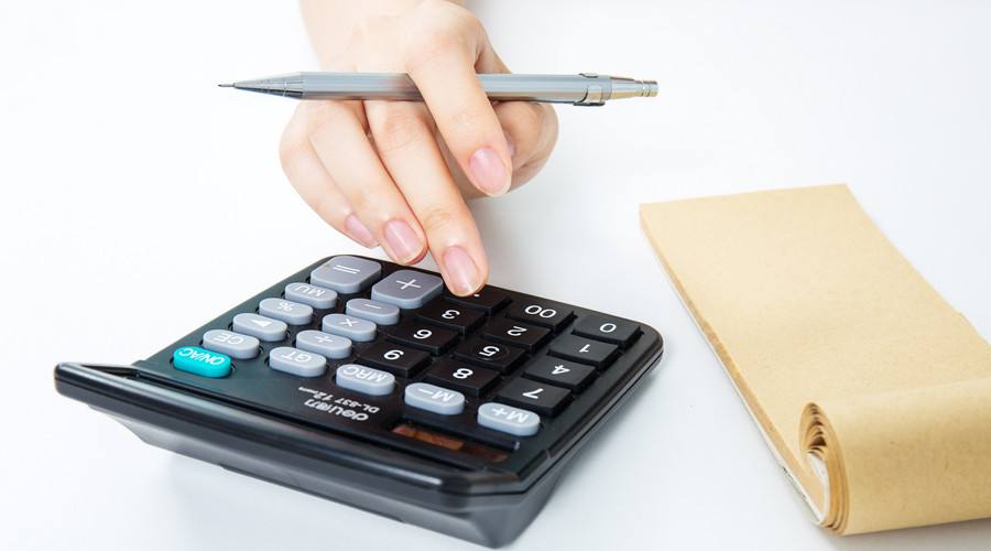 工伤后单位不想赔钱，请律师要花多少钱？打官司要多久？