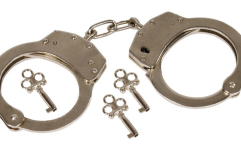 见死不救犯法吗及看着别人死不救可能犯法