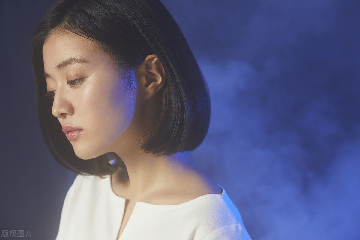 公共场所抚摸女人身体，被拒又实施残忍暴力殴打的，最高可判15年