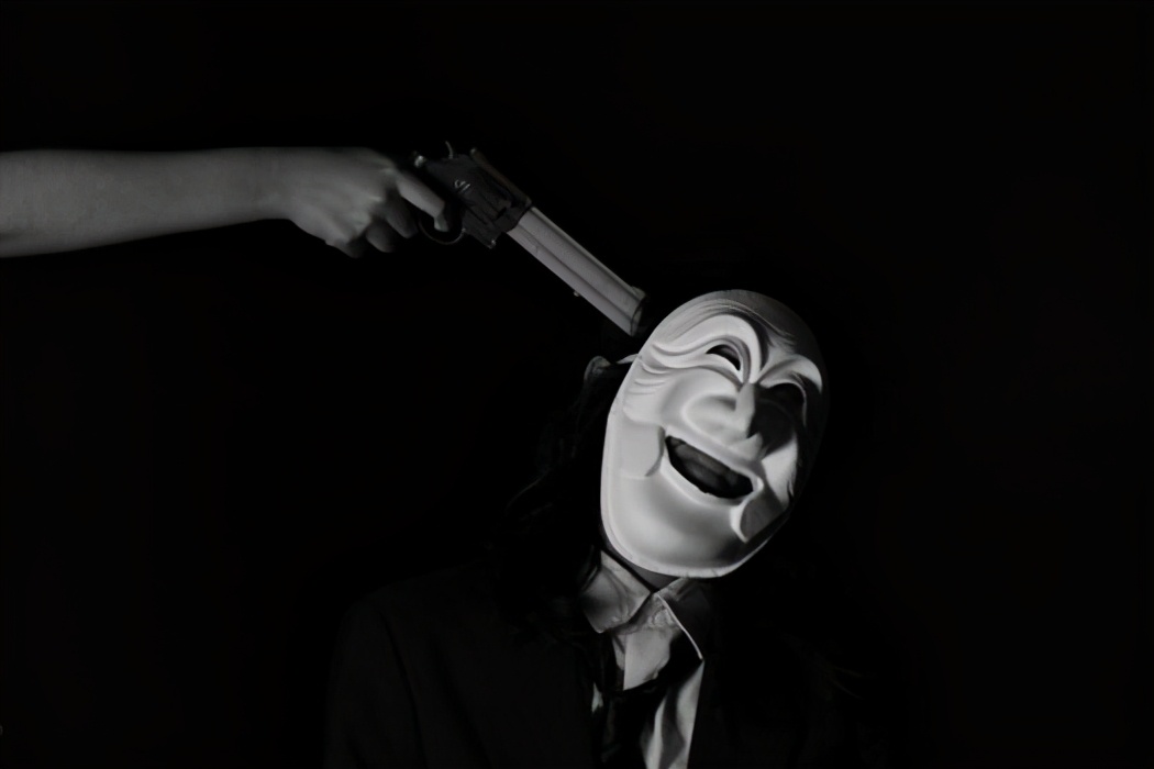 看见有人落水却不施救，是否构成犯罪？