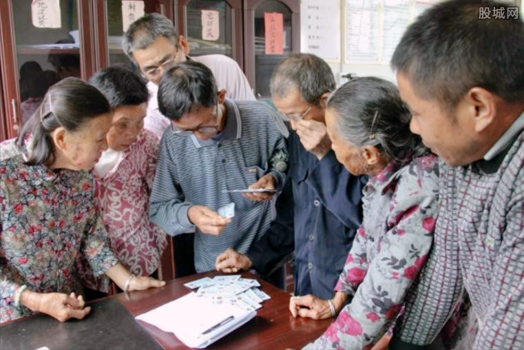 农村低保社申请的条件和标准是怎么规定的？