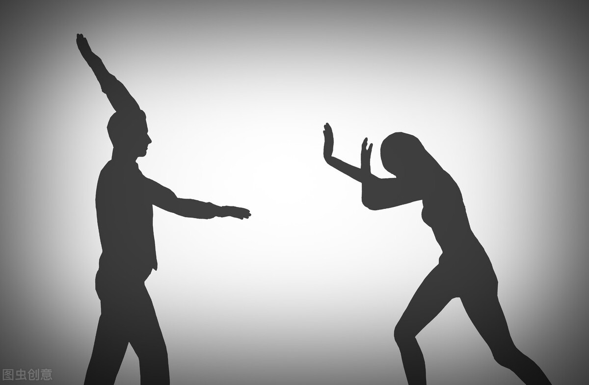 面对性侵，女子主动递上安全套：男子的行为能认定强奸罪吗？