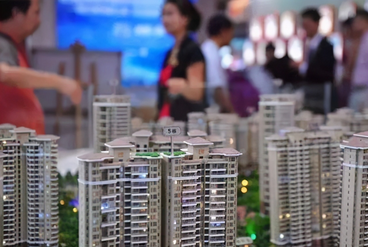 房产过户生前、离世何时办，选错相差几十万