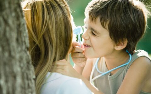 离婚判决书样本及2025年离婚纠纷民事判决书