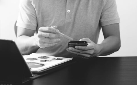 盗窃罪请律师多少钱及盗窃案请个律师辩护的收费标准