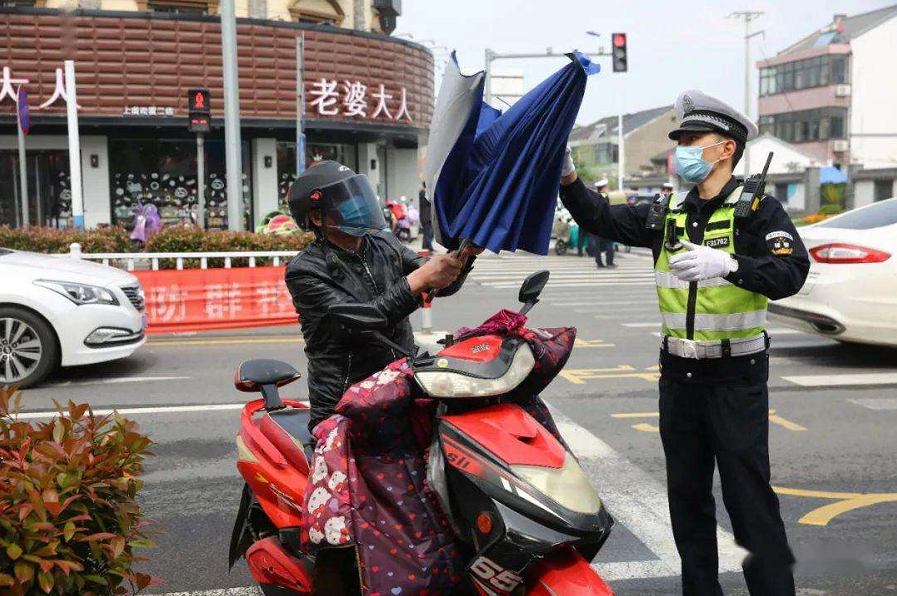 电动车除了限速、上牌，还要戴头盔、装脚蹬，灵魂一问：有必要吗