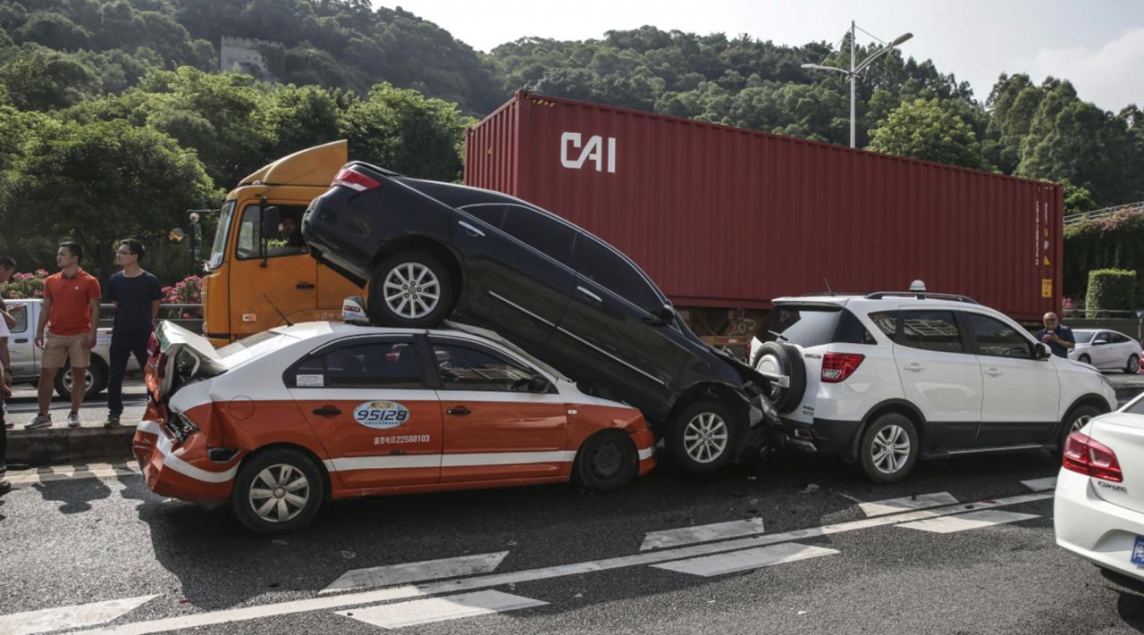 ​有3种“特殊追尾”，是属于前车责任的，老司机：记好不吃亏