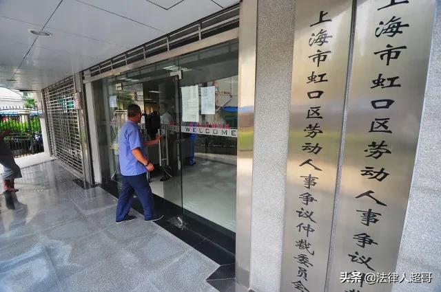 3年劳动合同到期，公司提前一个月通知不续约，可以获得赔偿吗？