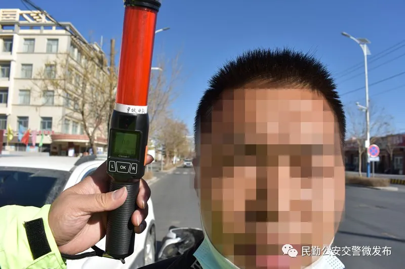 典型交通事故案例丨民勤：不规则十字路口，电动车驾驶人未带头盔且闯红灯导致发生交通事故使自己受伤