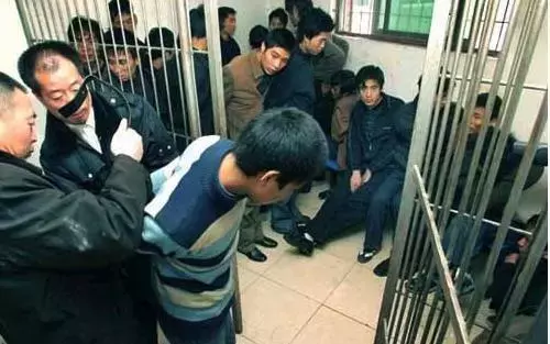 想不到一张“信用卡”把我送进了监狱！