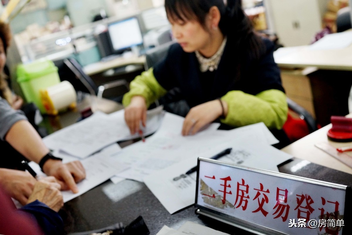 父母的房产“低价”卖给我，比如“1元”，然后低价交税可以吗？